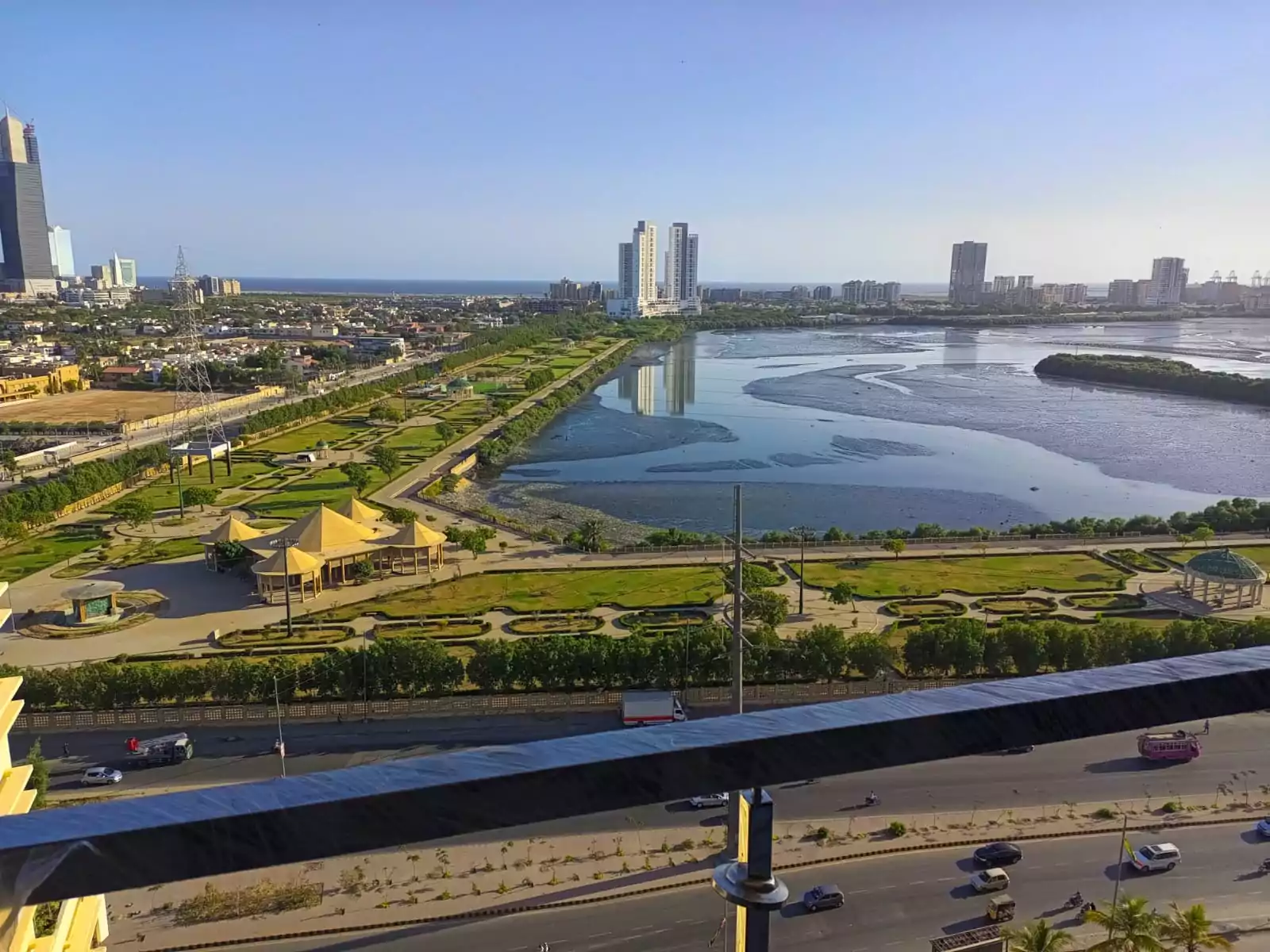 Clifton Marina Karachi 3 & 4 Bedroom Luxury Flats For Sale In Clifton Block 7 Near Boat Basin (12) Clifton Marina Karachi 3 & 4 Bedroom Luxury Flats For Sale In Clifton Block 7 Near Boat Basin (1)