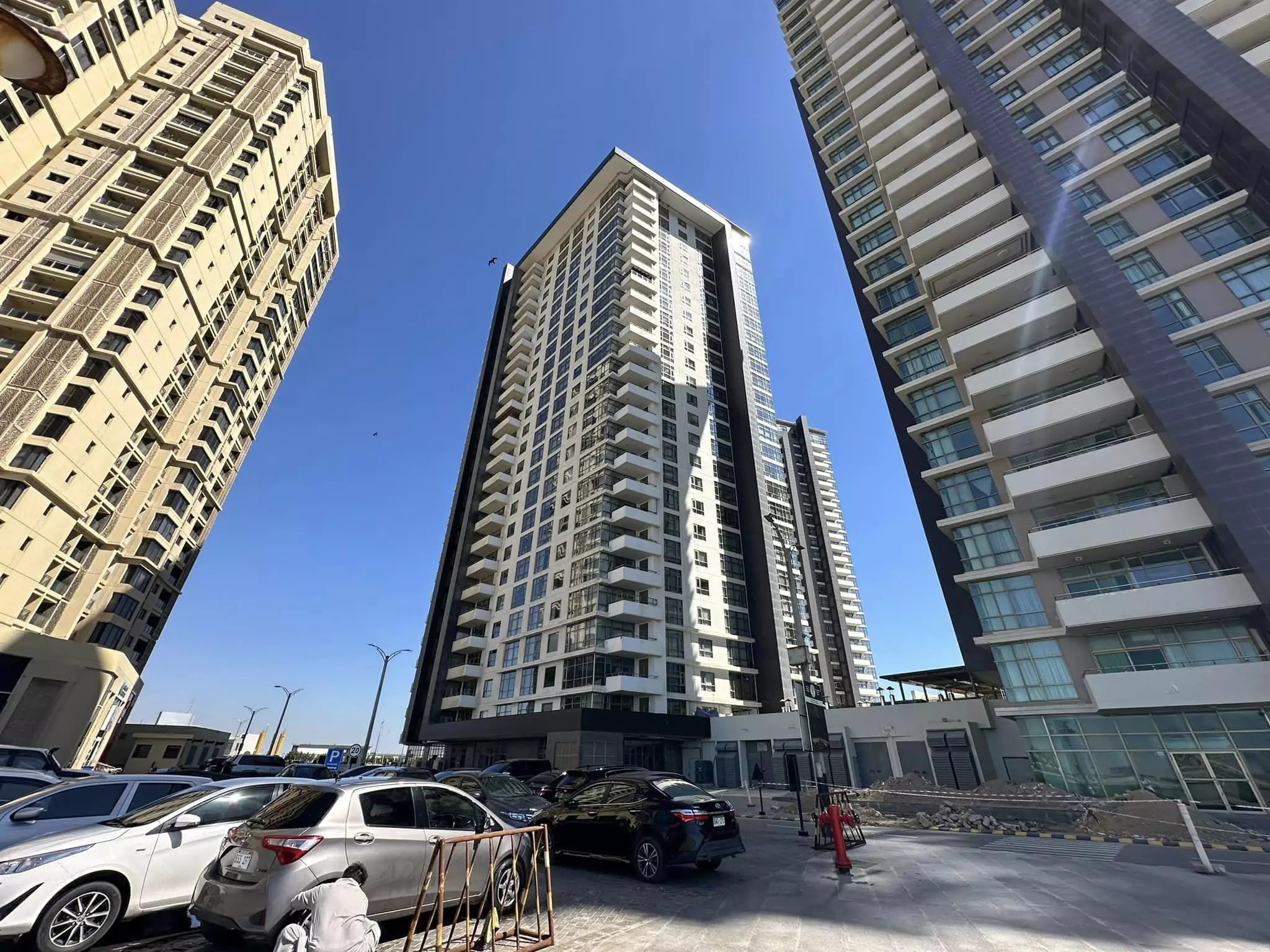 Luxury 3-Bedroom Sea View Apartment for Rent in Emaar Pearl DHA Phase 8 Karachi (11) Luxury 3-Bedroom Sea View Apartment for Rent in Emaar Pearl DHA Phase 8 Karachi