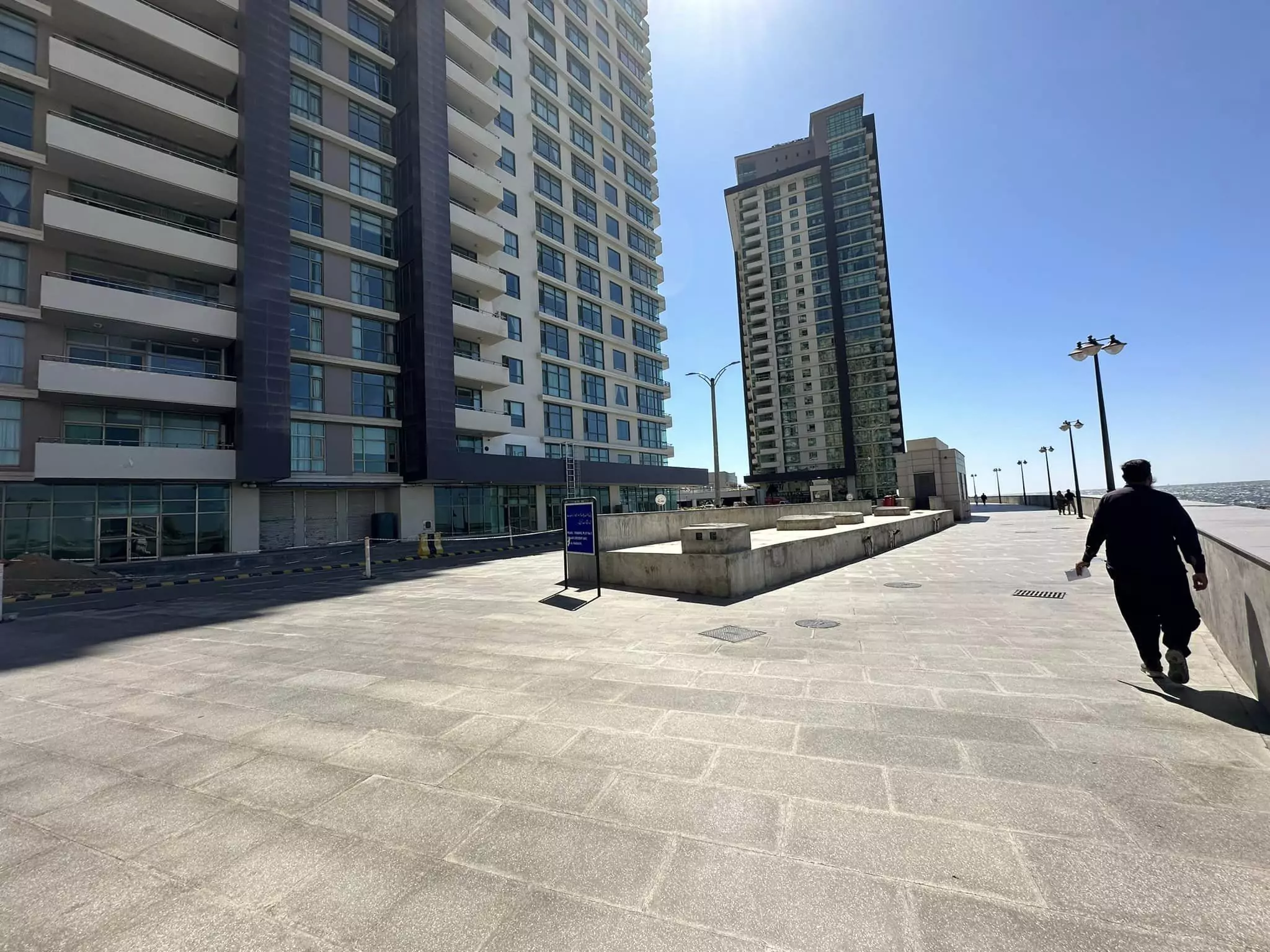 Luxury 3-Bedroom Sea View Apartment for Rent in Emaar Pearl DHA Phase 8 Karachi (13) Luxury 3-Bedroom Sea View Apartment for Rent in Emaar Pearl DHA Phase 8 Karachi