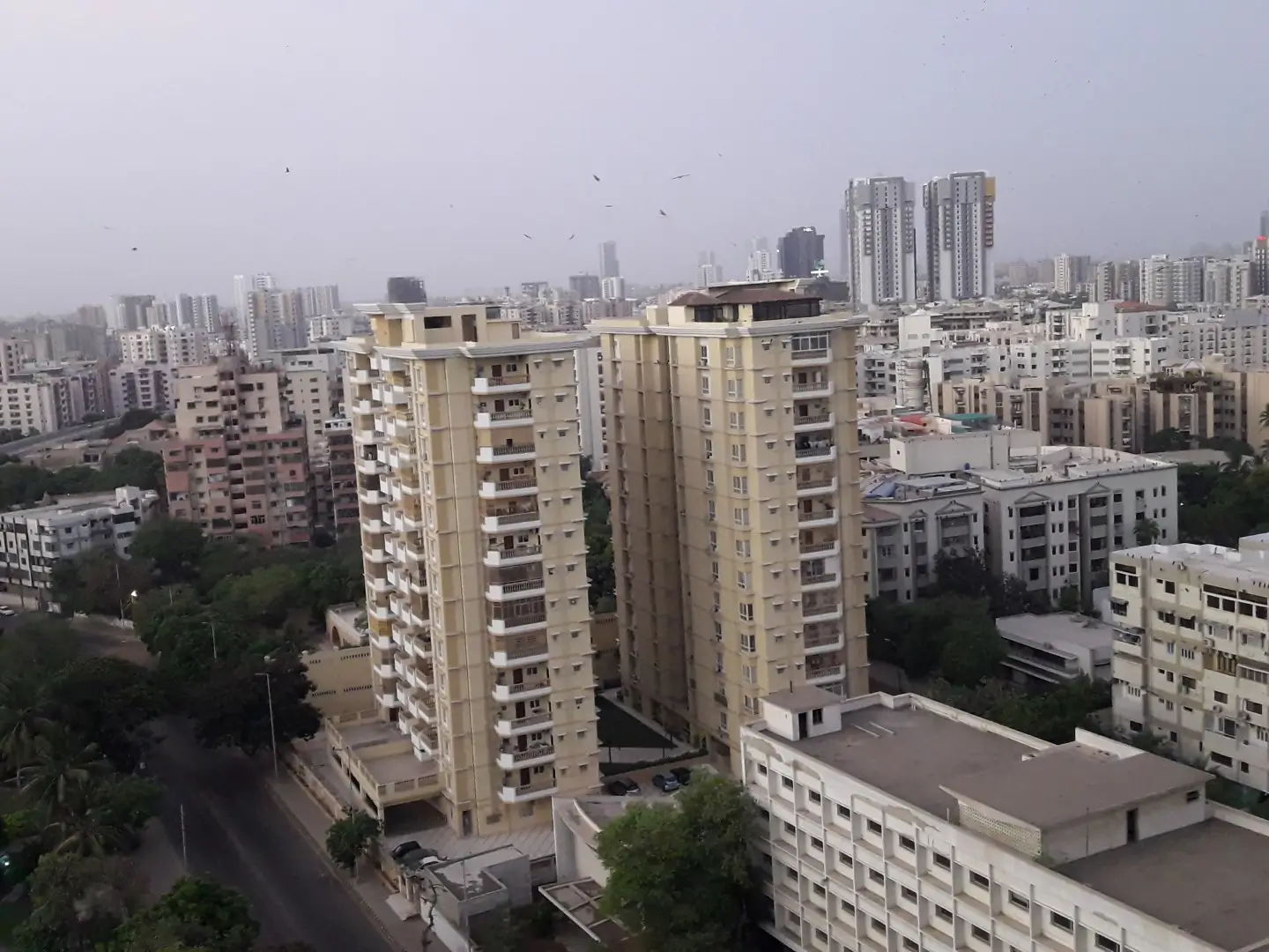 Luxury 3-Bedroom Apartment For Sale in Civil Lines Karachi (2) Luxury 3-Bedroom Apartment For Sale in Civil Lines Karachi