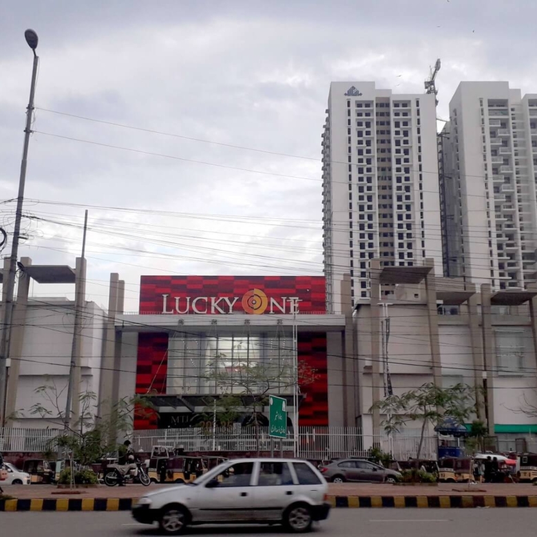 Luxurious 3-Bedroom Flat For Sale in Lucky One Apartments