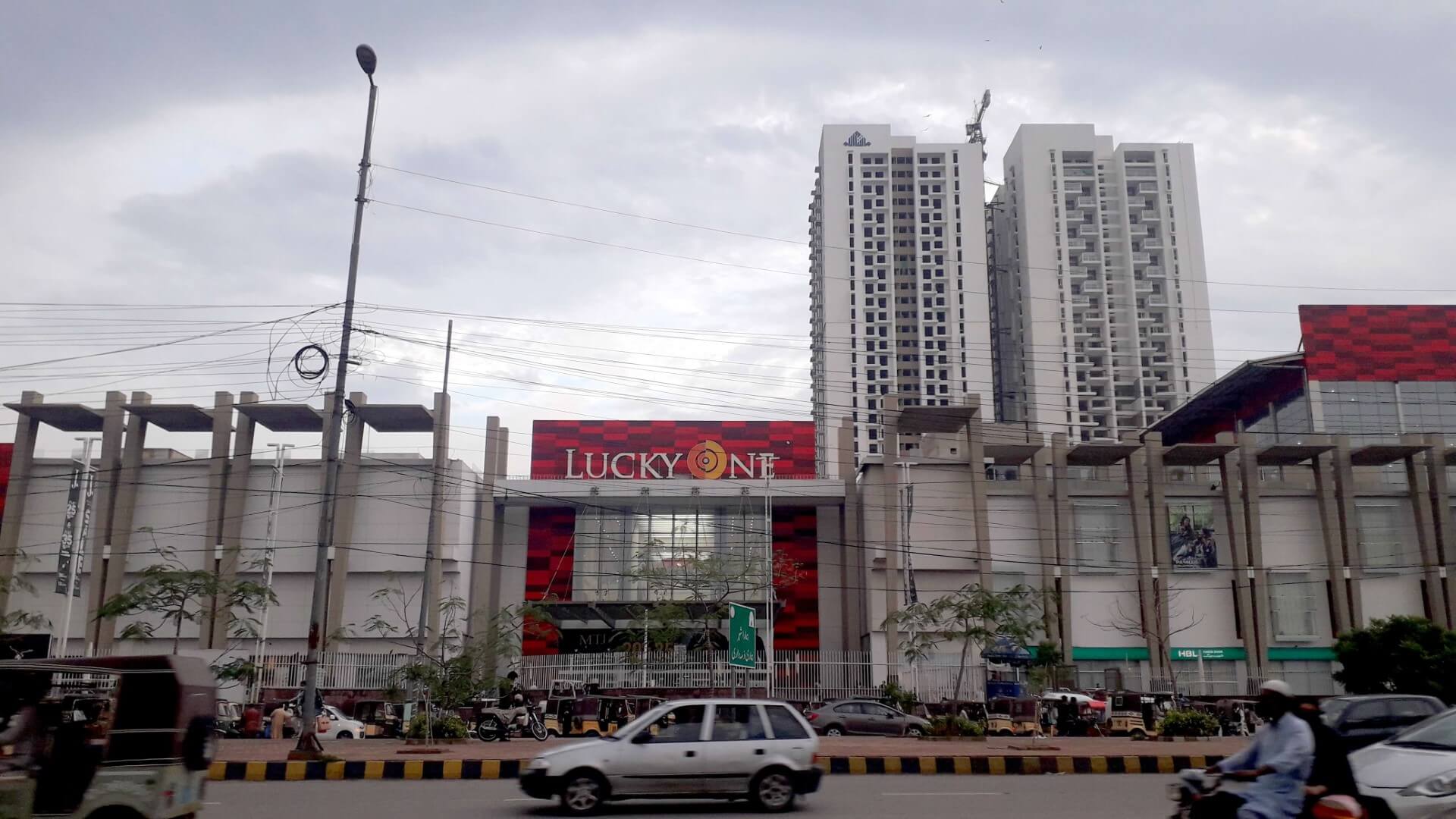 Luxurious 3-Bedroom Flat For Sale in Lucky One Apartments