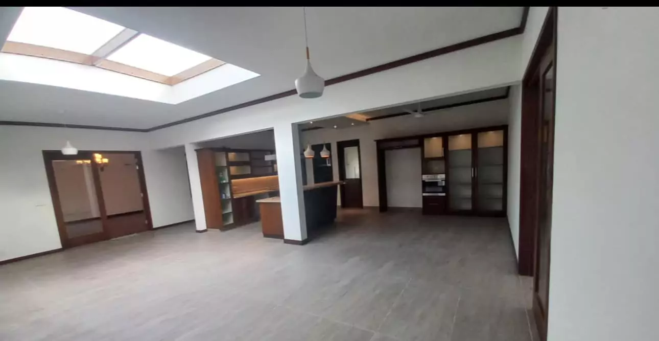 Luxurious 5-Bed Penthouse for Rent in Mall Square Zamzam – DHA Phase 5 Karachi (13) Luxurious 5-Bed Penthouse for Rent in Mall Square Zamzam - DHA Phase 5 Karachi