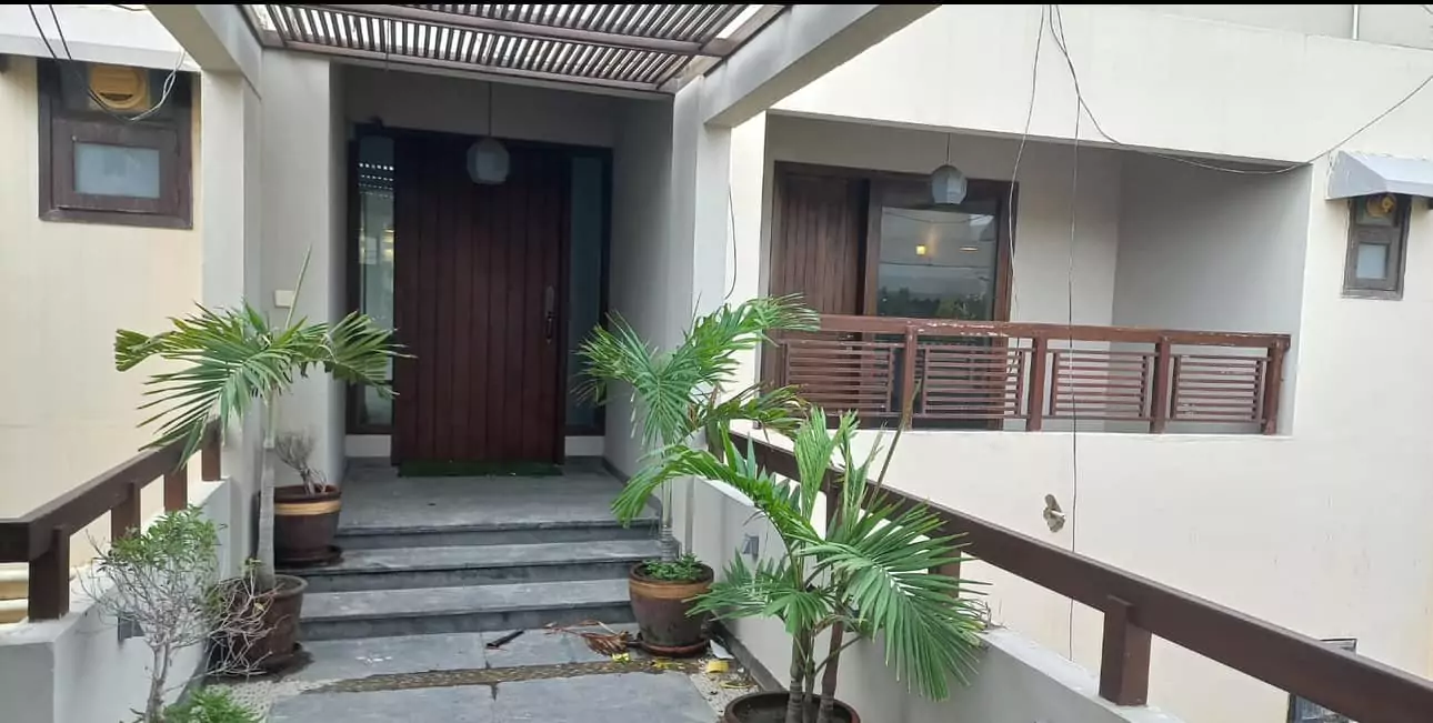 Luxurious 5-Bed Penthouse for Rent in Mall Square Zamzam – DHA Phase 5 Karachi (5) Luxurious 5-Bed Penthouse for Rent in Mall Square Zamzam - DHA Phase 5 Karachi