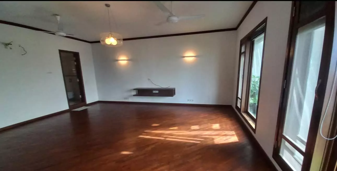 Luxurious 5-Bed Penthouse for Rent in Mall Square Zamzam – DHA Phase 5 Karachi (9) Luxurious 5-Bed Penthouse for Rent in Mall Square Zamzam - DHA Phase 5 Karachi